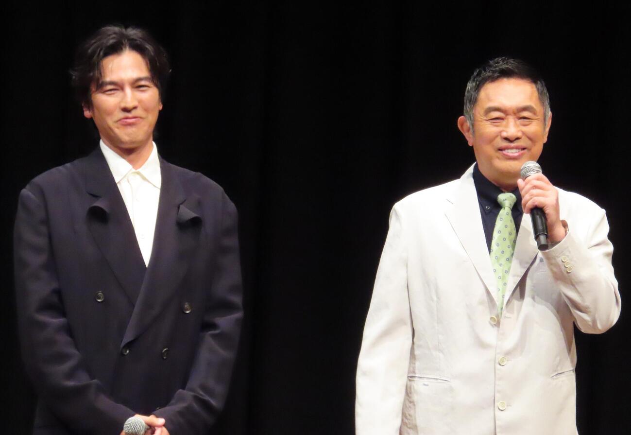 「プレミアム豊臣トーク」に出席した要潤（左）、内藤剛志