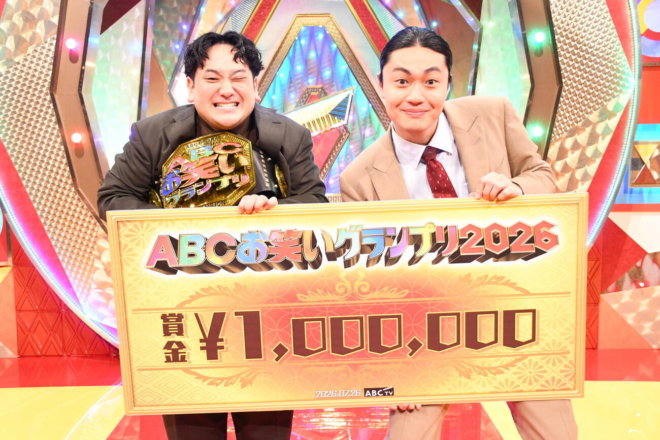 「第47回ABCお笑いグランプリ2026」に優勝したゼロカランのワキユウタ（左）とたいが（撮影・阪口孝志）