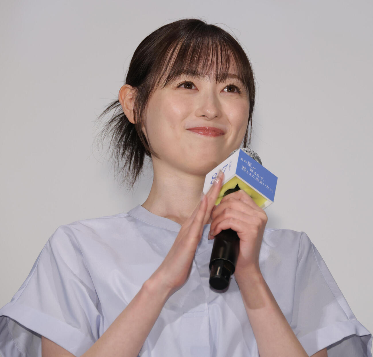 映画「あの星が降る丘で、君とまた出会いたい」で舞台あいさつを行う福原遥（撮影・中島郁夫）