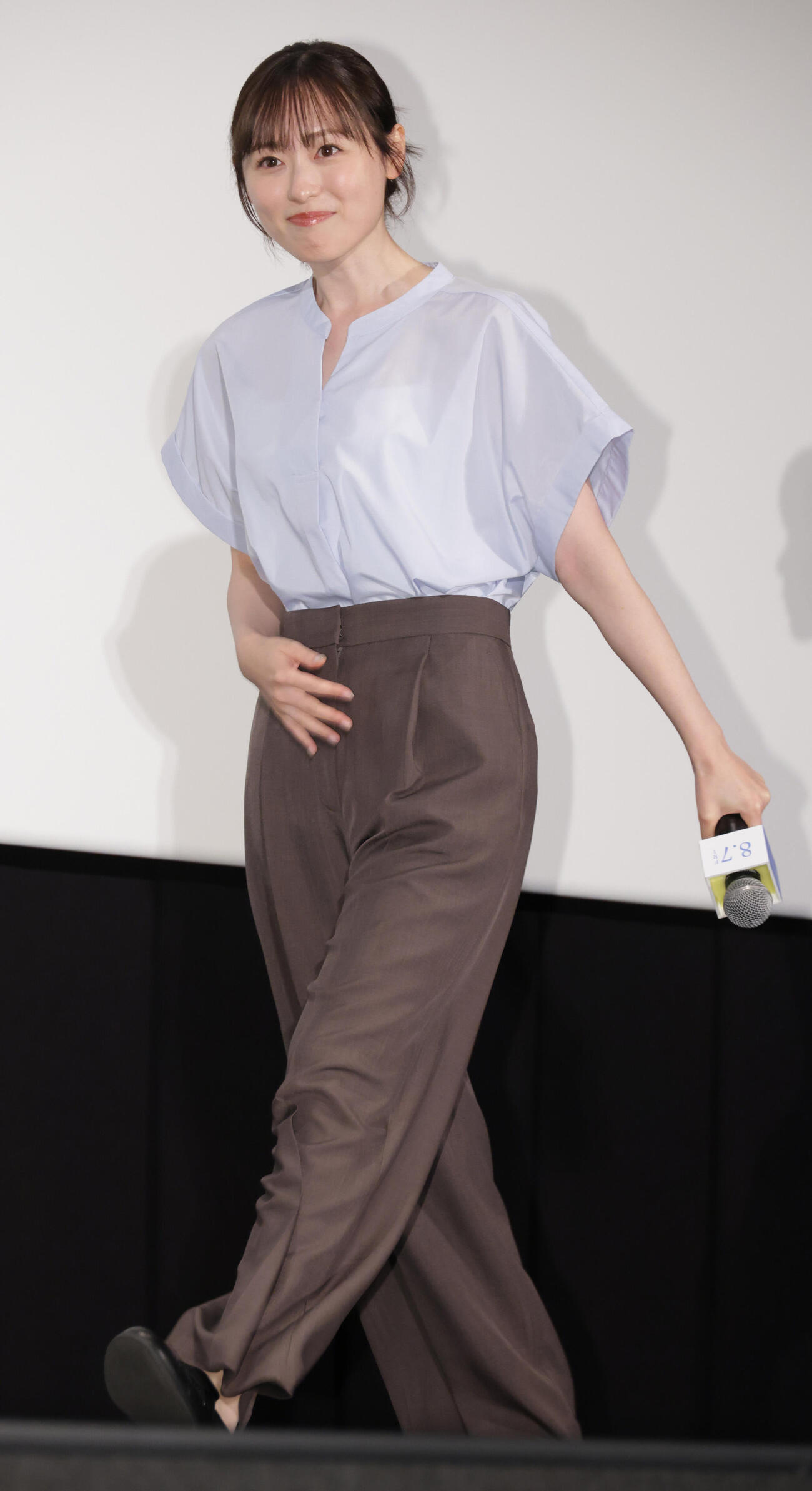 映画「あの星が降る丘で、君とまた出会いたい」で舞台あいさつを行う福原遥（撮影・中島郁夫）