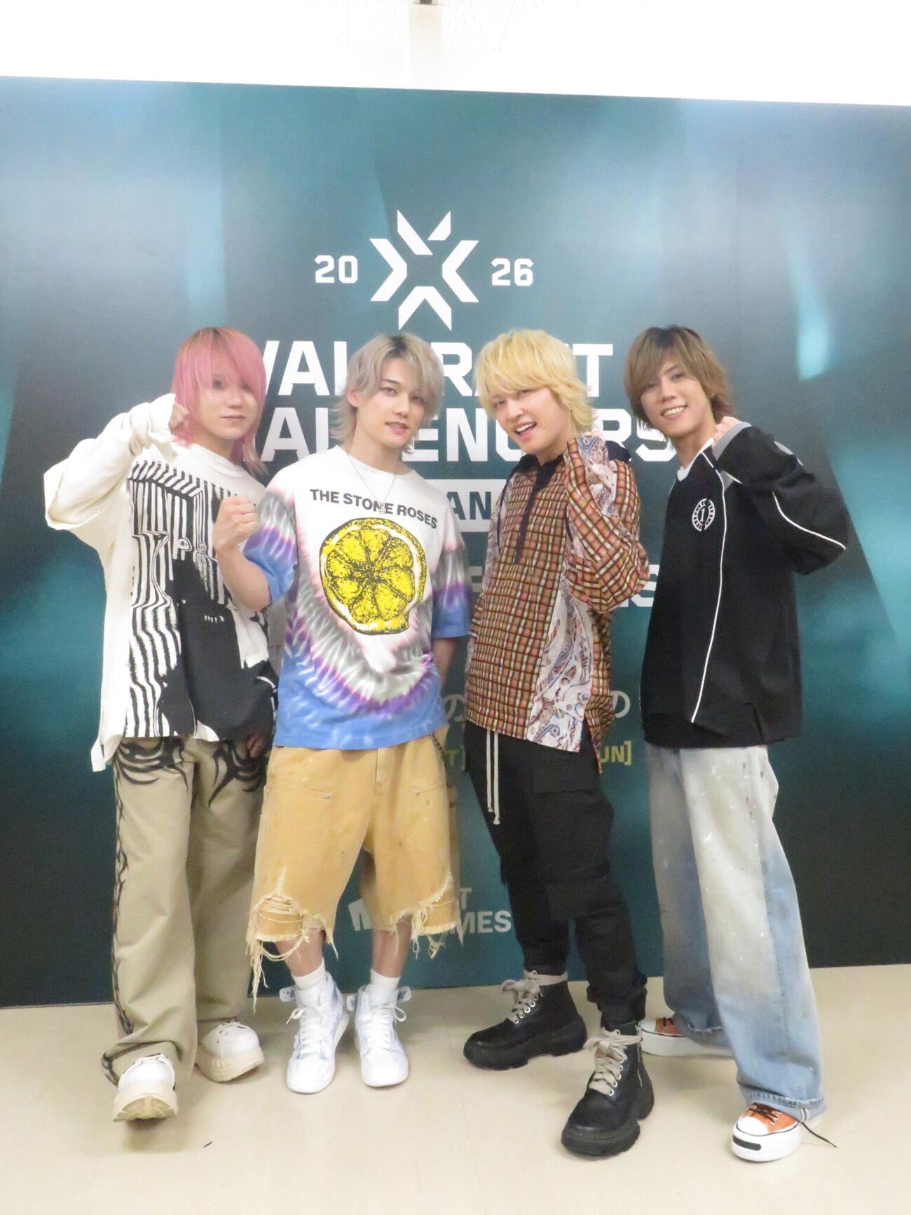 「VALORANT Challengers Japan 2026 Season Finals」でオープニングアクトを務めた後、取材に応じたT．N．Tの左からFurutatsu、kyohey、手越祐也、Ryu