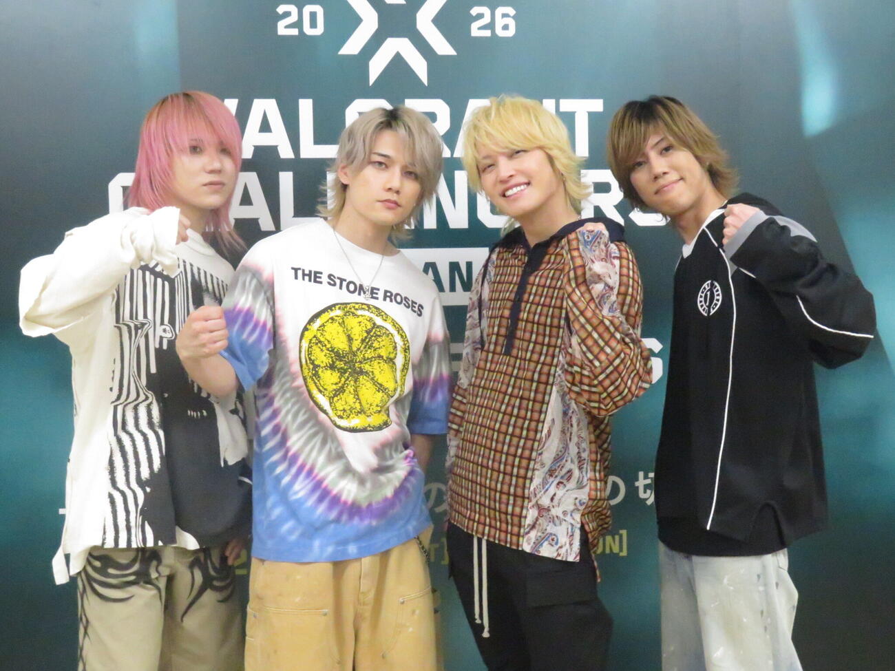 「VALORANT Challengers Japan 2026 Season Finals」でオープニングアクトを務めた後、取材に応じたT．N．Tの左からFurutatsu、kyohey、手越祐也、Ryu
