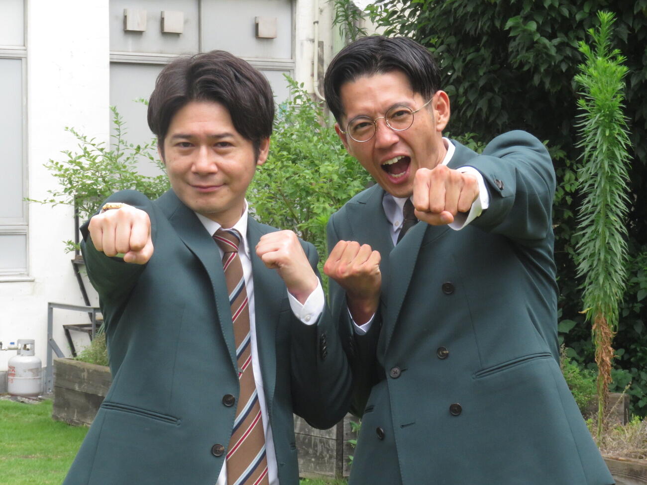 漫才全国ツアーに向けて意気込むトットの桑原雅人（右）と多田智佑