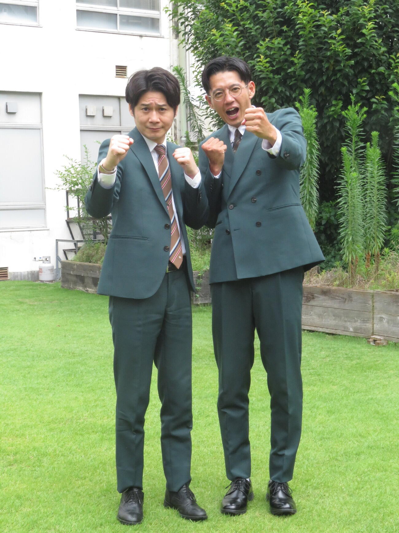 漫才全国ツアーに向けて意気込むトットの桑原雅人（右）と多田智佑