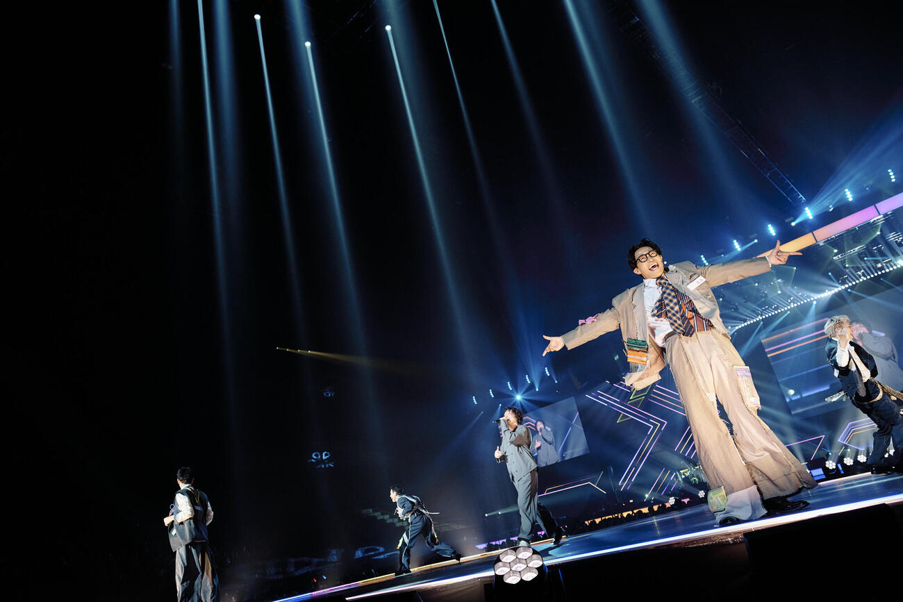「s＊＊t kingz FES 2026　会社」でコラボする三浦大知（中央）とs＊＊t kingz