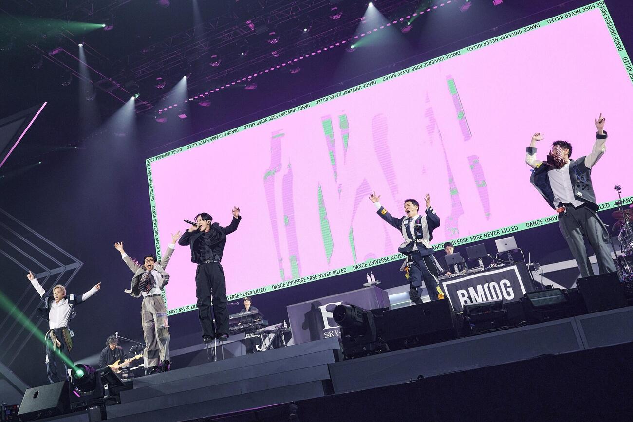 「s＊＊t kingz FES 2026　会社」でコラボするSKY－HI（中央）とs＊＊t kingz