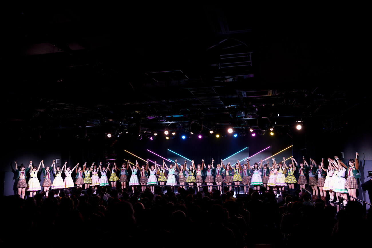 「BOSS E・ZO FUKUOKA」内の専用劇場最終公演を行ったHKT48（C）Mercury