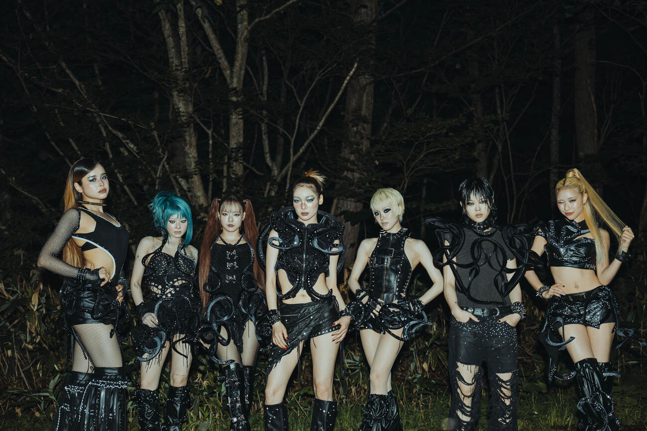「FUJI ROCK FESTIVAL　’26」に初出演したXG。左からHARVEY、HINATA、JURIA、JURIN、CHISA、COCONA、MAYA