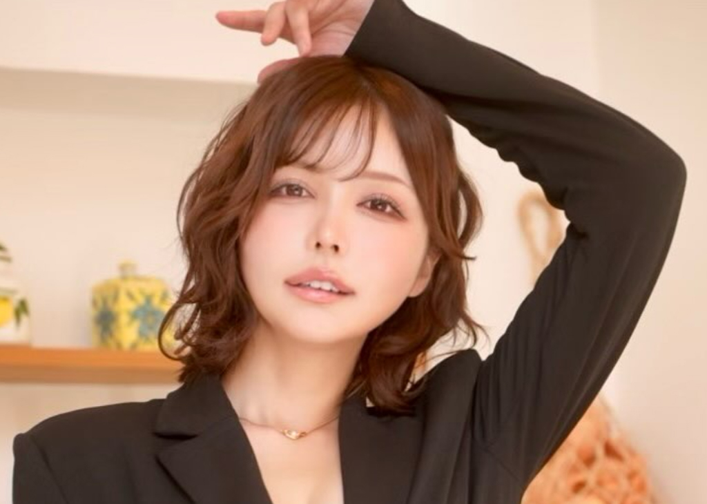 Vゾーンちらり超ハイレグ衣装姿を披露した水沢あお（水沢あおのインスタグラムから）