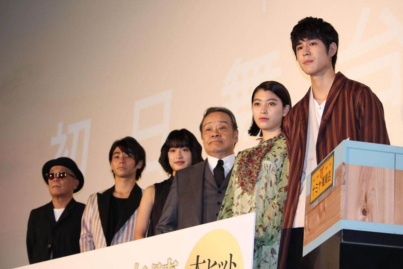 映画「ナミヤ雑貨店の奇蹟」　広木隆一監督、村上虹郎、門脇麦、西田敏行、成海璃子、寛一郎（2017年9月撮影）