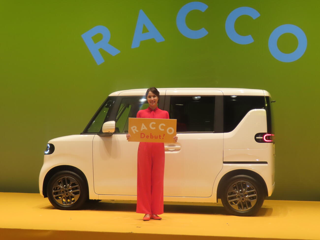 BYDの軽EV「RACCO」の発表会見に出席した広瀬アリス
