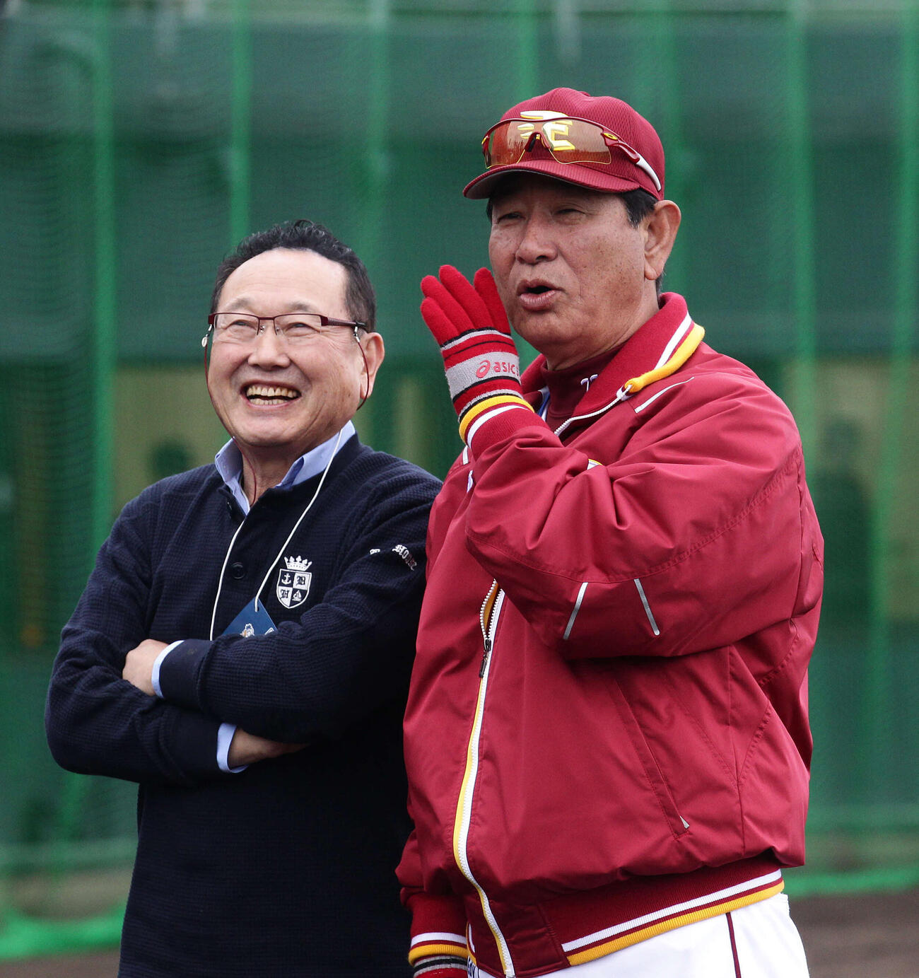 楽天星野監督と話す板東英二さん（2012年2月17撮影）