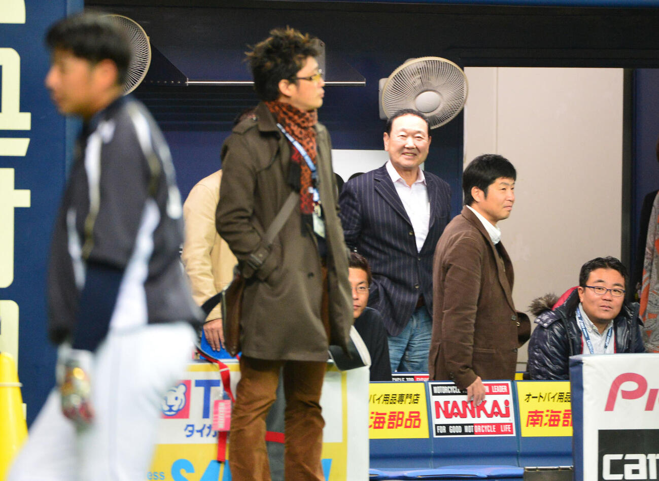オリックス－中日戦の試合前、ベンチに姿を現した板東英二さん（2013年3月）