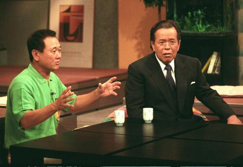 94年、自身が司会を務める番組に浜田幸一氏（右）が出演