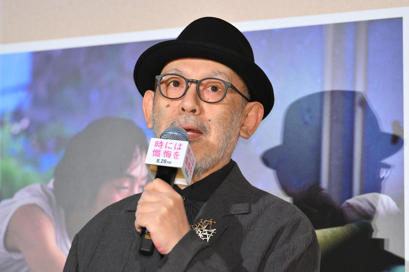 冒頭のあいさつで謝罪する中島哲也監督（撮影・滝沢徹郎）