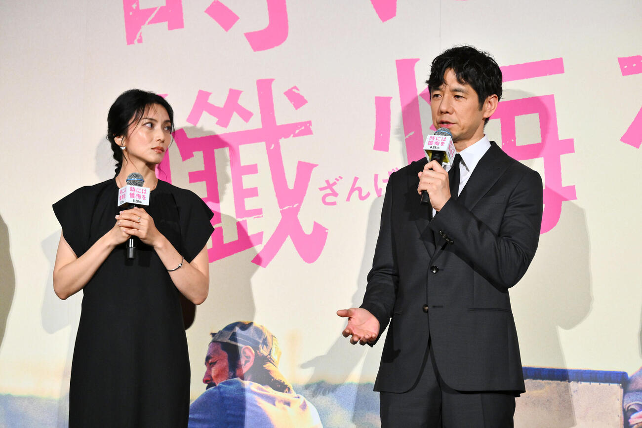 トークする柴咲コウ（左）と西島秀俊（撮影・滝沢徹郎）