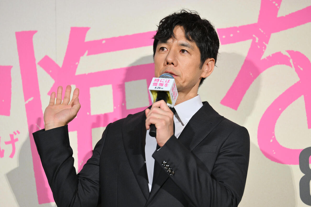トークする西島秀俊（撮影・滝沢徹郎）