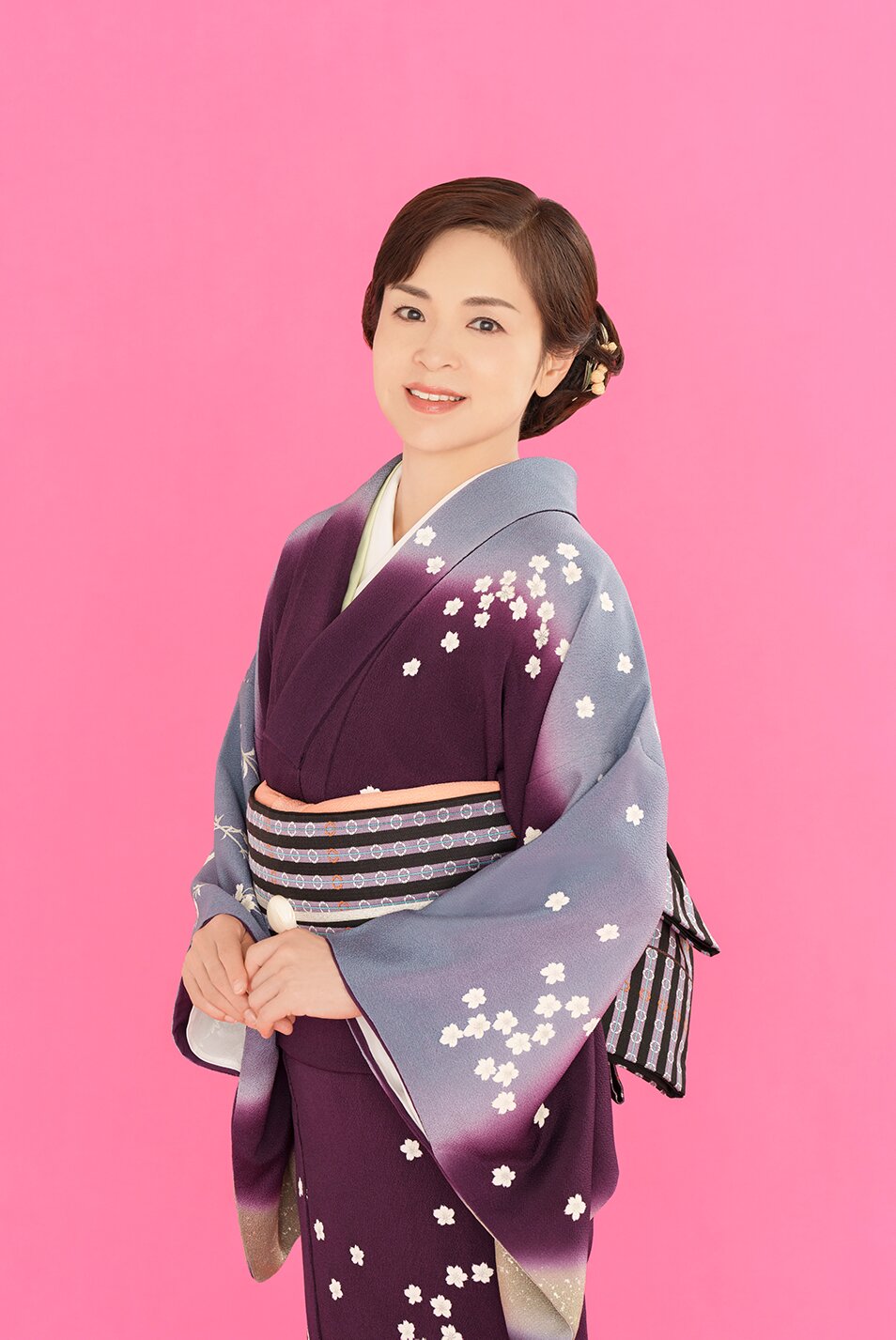 チャリティーコンサートに出演する石原詢子