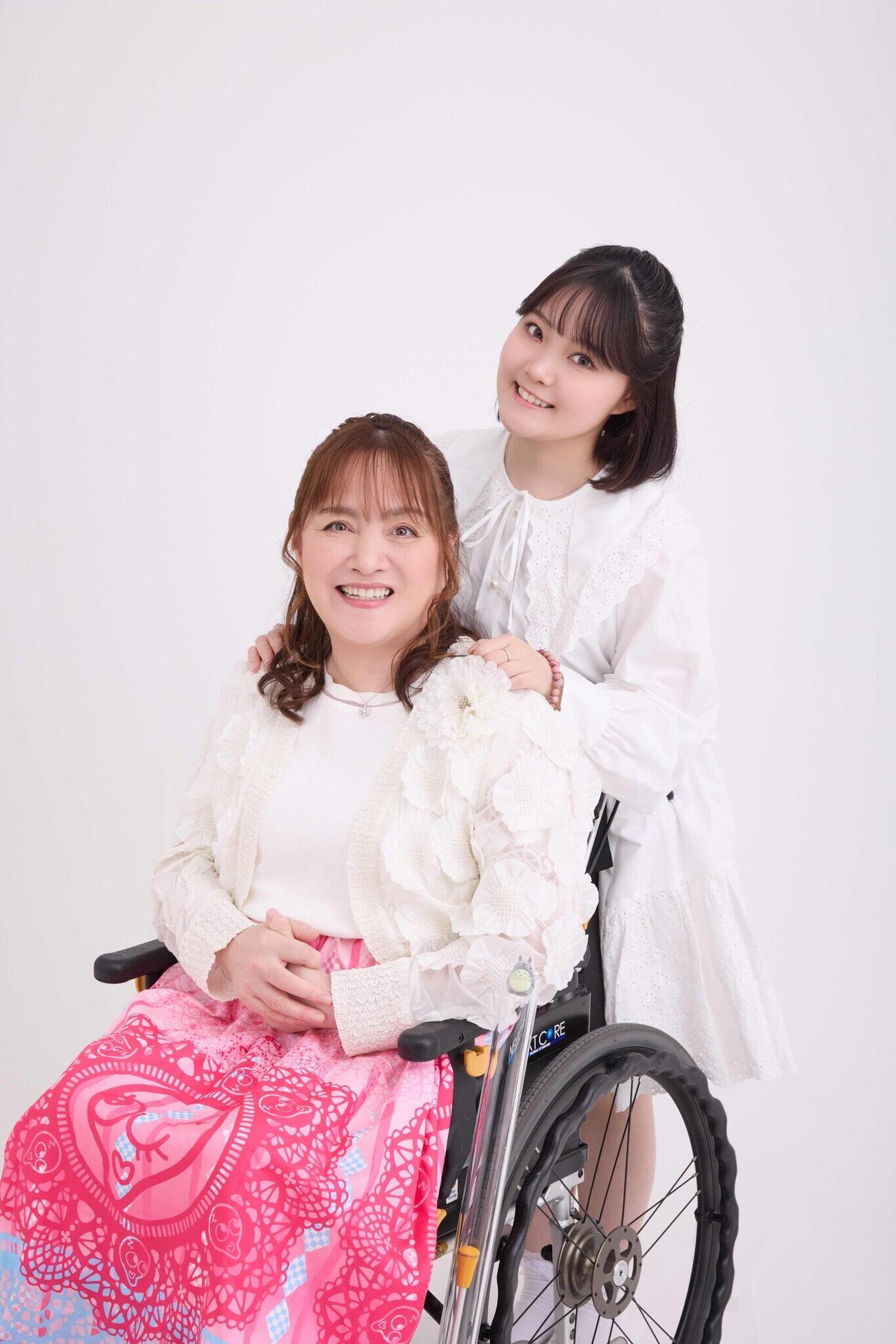 チャリティーコンサートに出演する井上あずみ＆ゆーゆ