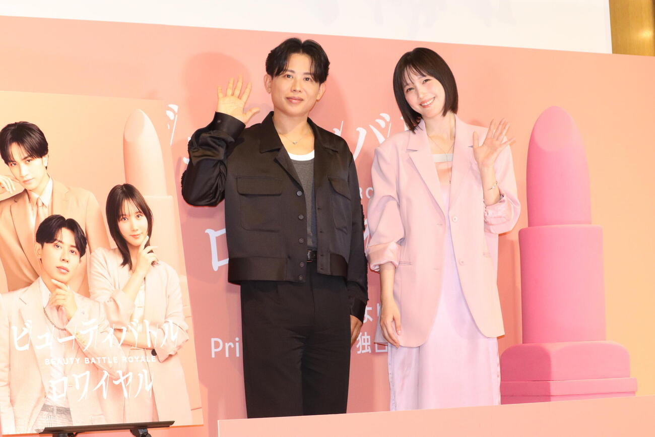 「ビューティバトルロワイヤル」配信直前イベントに出席した小田切ヒロ氏と本田翼
