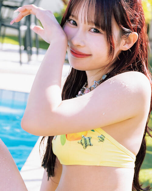 CANDY TUNE村川緋杏、黄色いビキニ姿も公開「すごく楽しいプールサイド