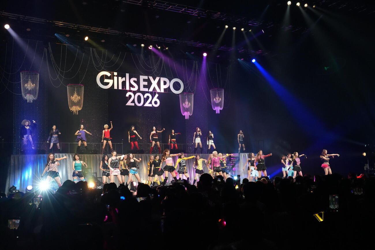 「LDH Girls EXPO 2026」でパフォーマンスするLDHのガールズグループ