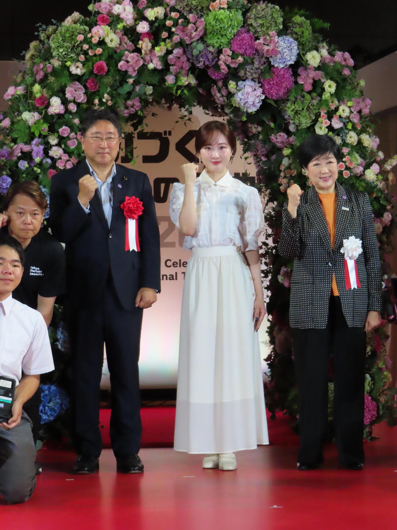 「ものづくり・匠の技の祭典2026」オープニングセレモニーに出席した本田望結（中央）。右は小池百合子都知事（撮影・鎌田良美）