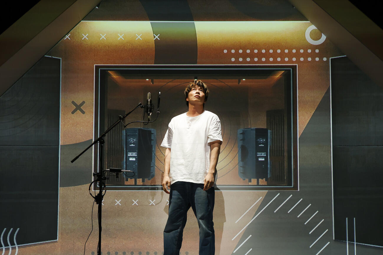 舞台「母さん、ラブソングです。」の公開稽古を行った田中圭