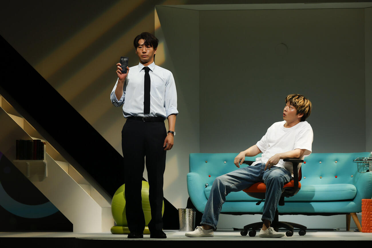 舞台「母さん、ラブソングです。」の公開稽古を行った田中圭（右）と矢崎広