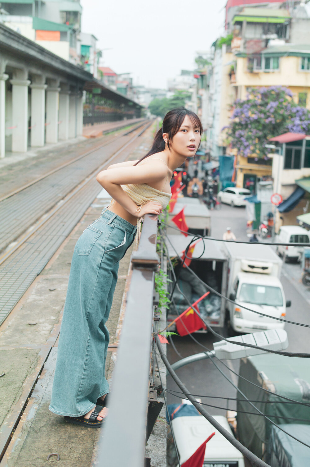 ≒JOY逢田珠里依の初写真集「夏はジュリイ」先行カット（C）集英社／細居幸次郎