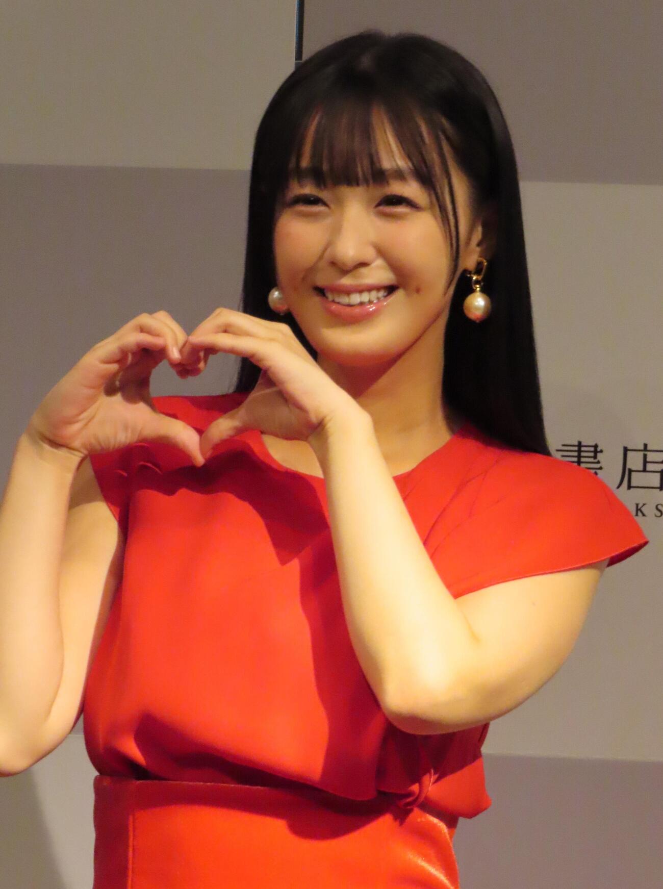 写真集「まおのこと、」発売記念会見を行った髙野真央