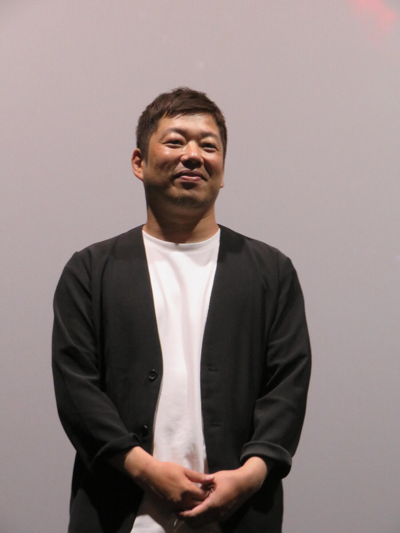 映画「四十九－SEEK－」公開記念舞台あいさつに登壇した石井靖見（撮影・村上幸将）