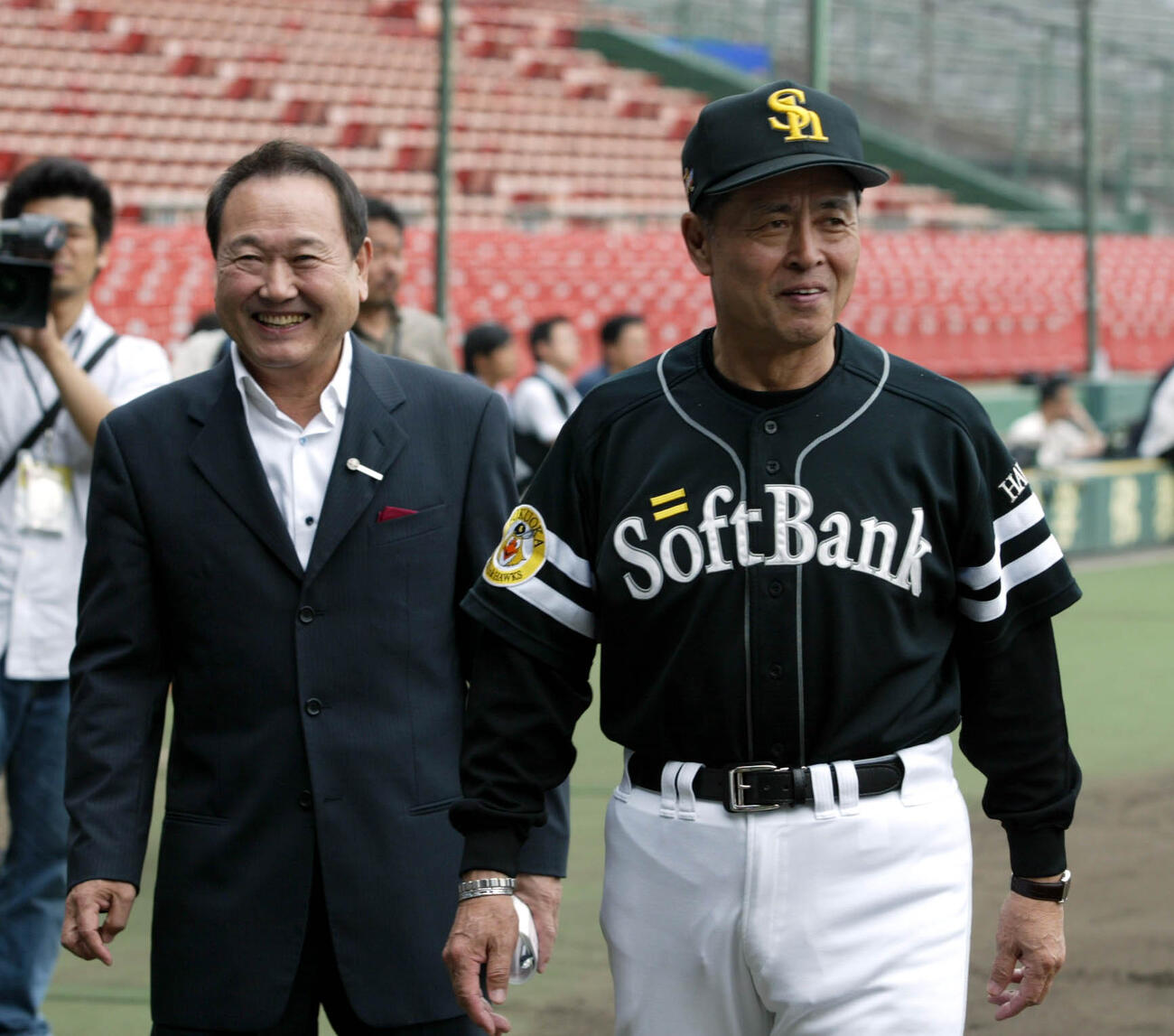 王貞治氏と談笑する板東英二さん（2005年撮影）