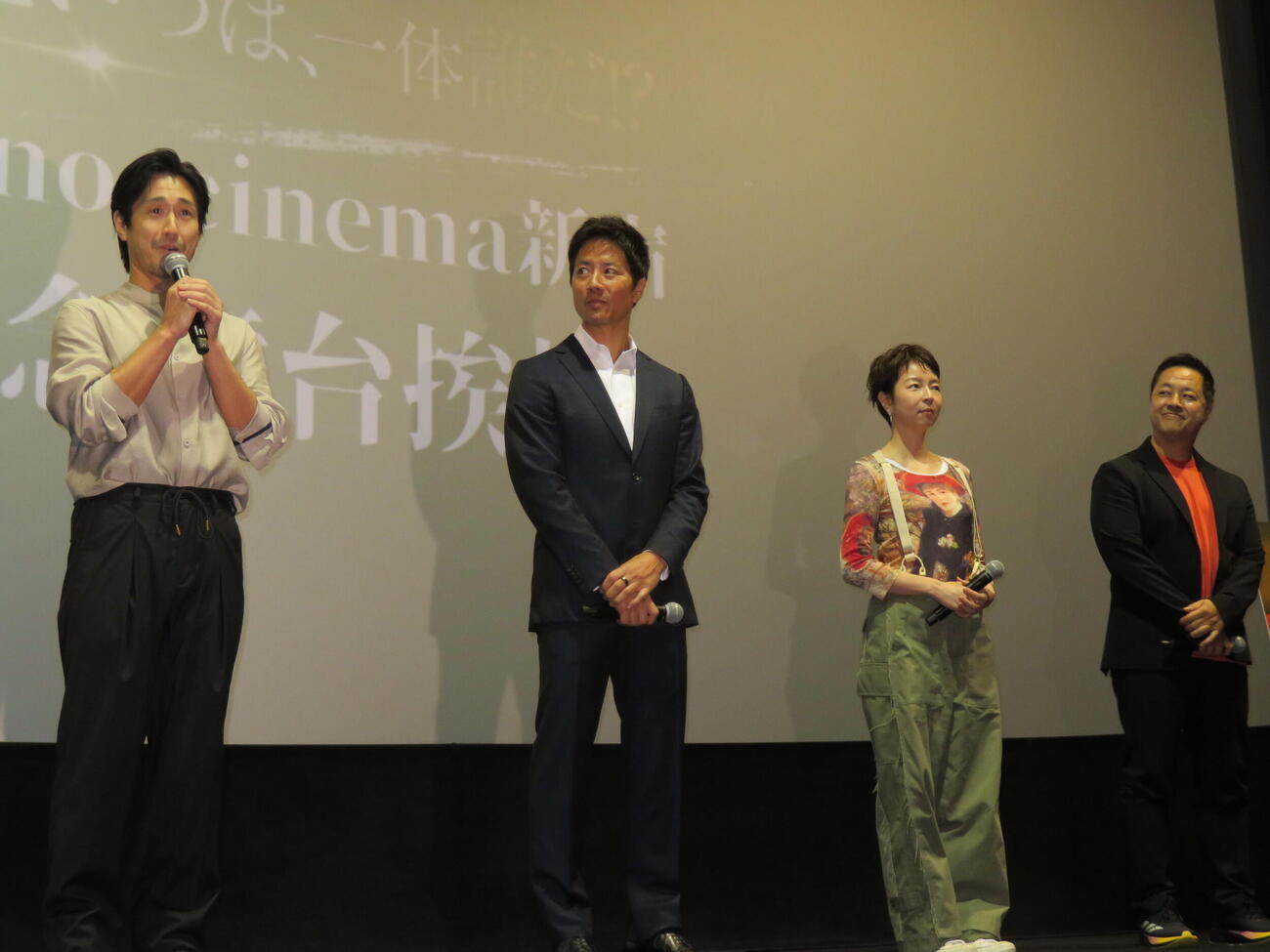 映画「四十九－SEEK－」公開記念舞台あいさつに登壇した、左から浅野寛介、ケイン・コスギ、菜葉菜、シェイン・コスギ監督（撮影・村上幸将）
