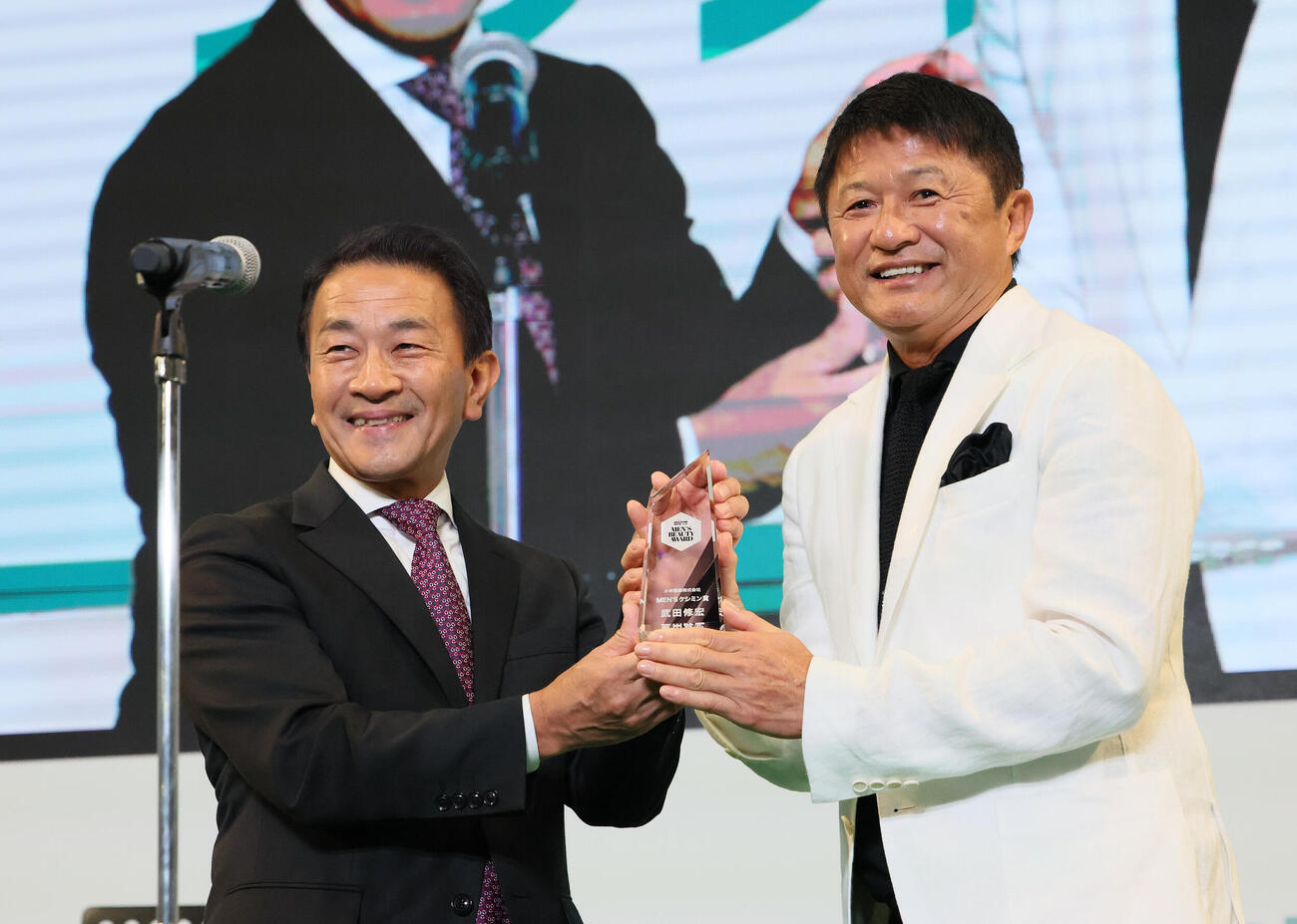 MEN'Sケシミン賞を受賞した武田修宏（撮影・丹羽敏通）
