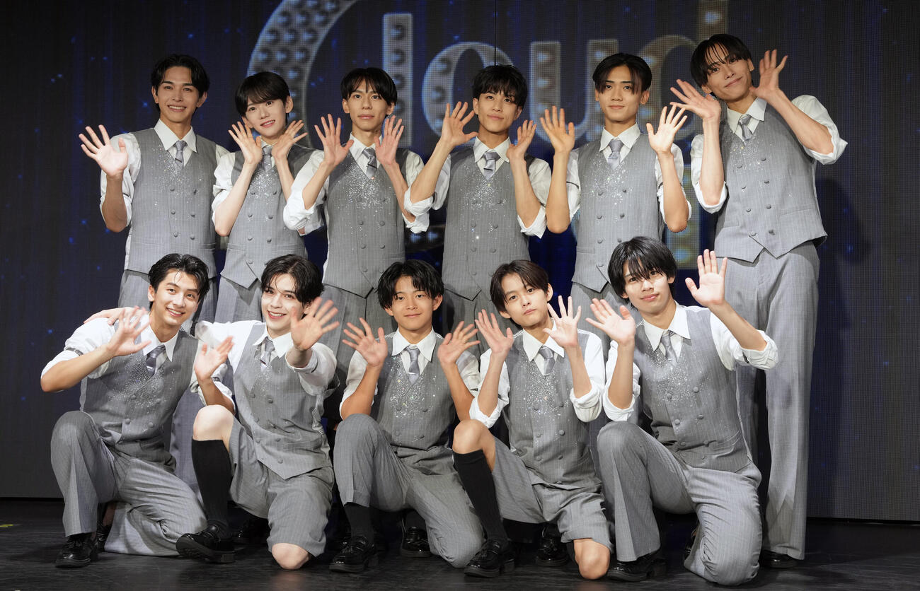 「We’re Cloud ten」公開ゲネプロに登場し、公演後フォトセッションを行うCloud ten（撮影・小島史椰）