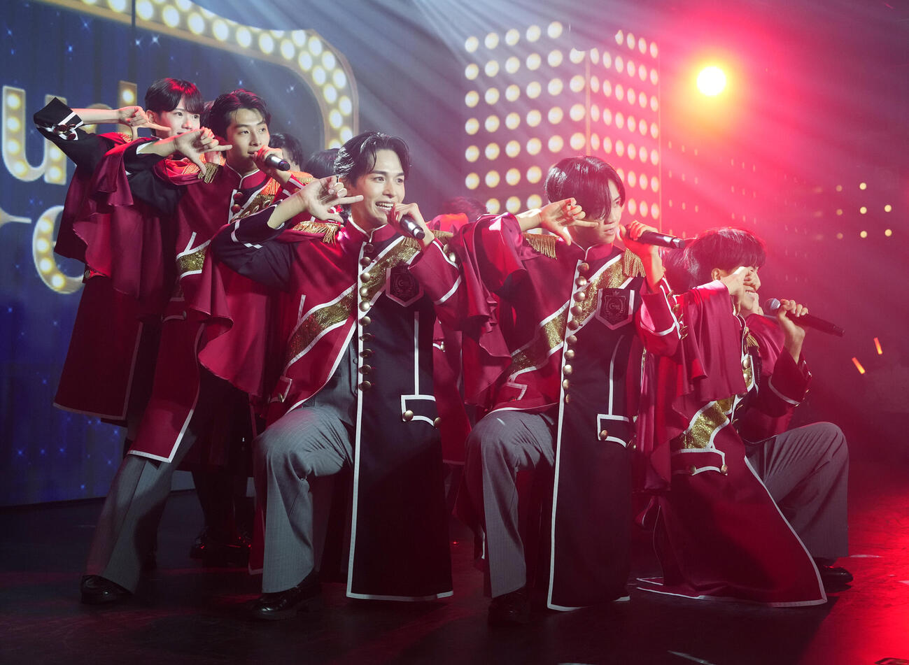 「We’re Cloud ten」公開ゲネプロに登場しパフォーマンスを披露するCloud ten（撮影・小島史椰）