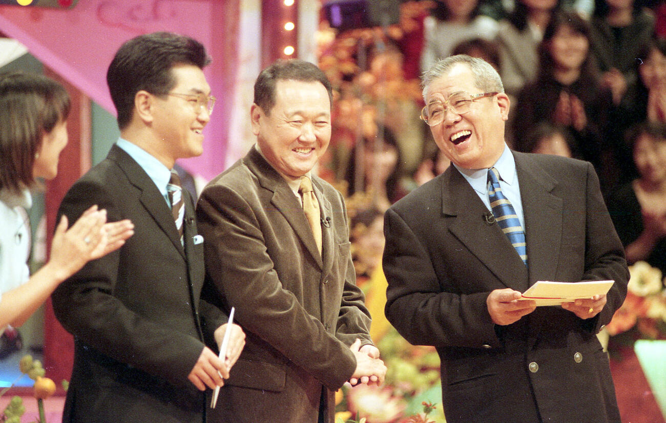 88年10月、フジテレビ「珍プレー・好プレー」に島田紳助（左）、野村克也氏（右）と出演