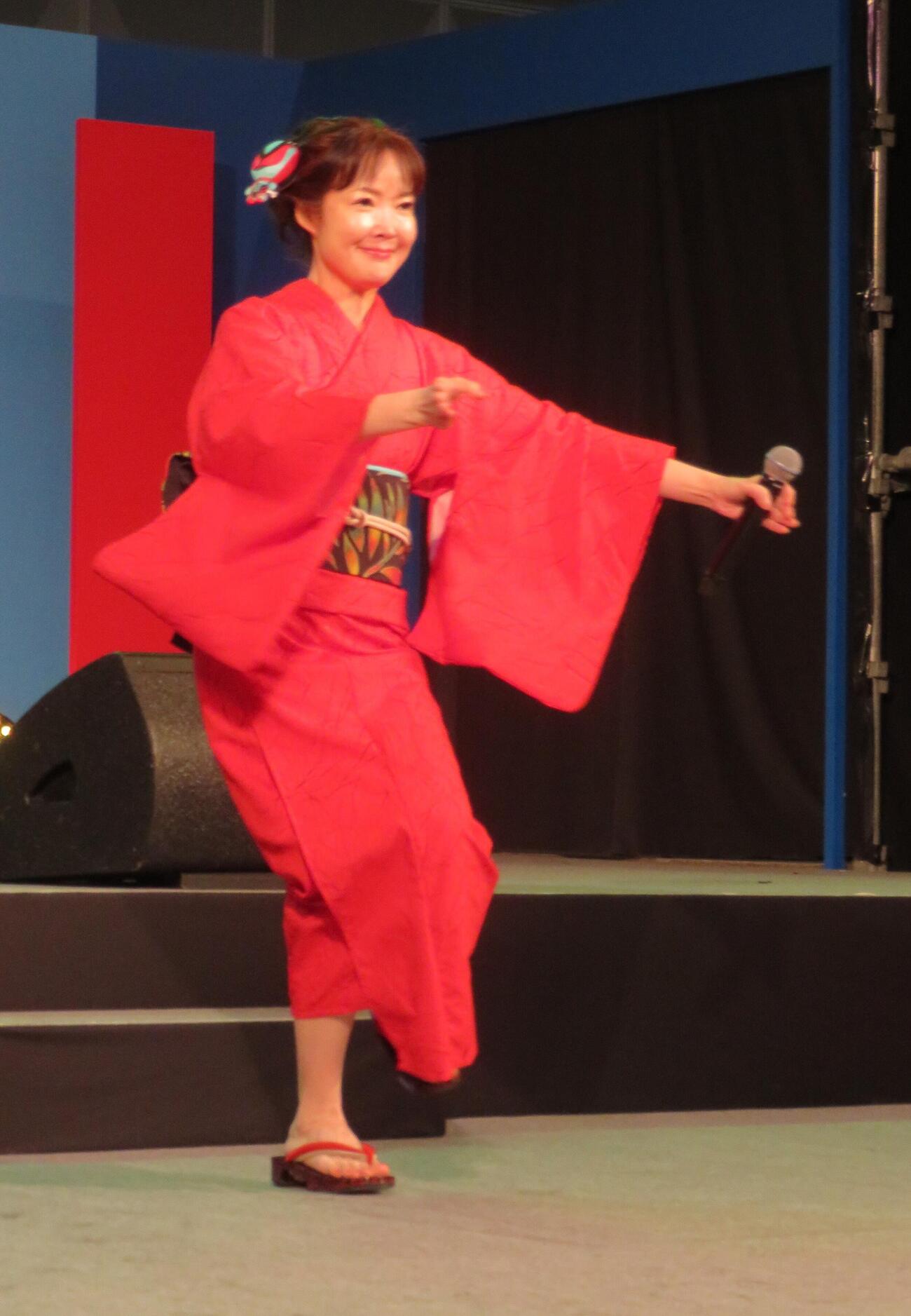 「スーパーヒーロー夏祭り2026」で歌唱イベントを行った田川寿美（撮影・松本久）
