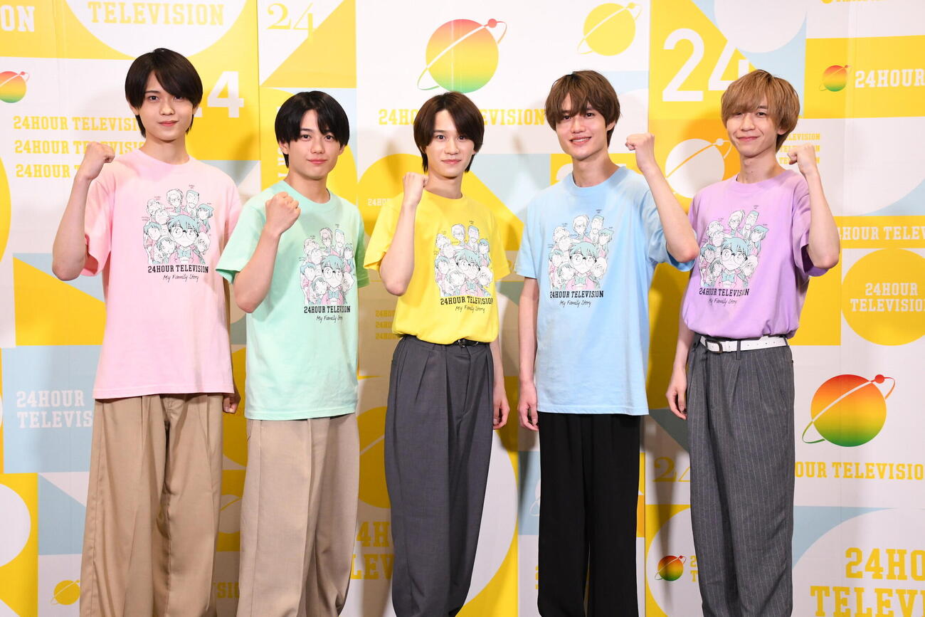「24時間テレビ」ytvサポーターに就任した、左から、渡邉大我、AmBitious真弓孟之、嶋﨑斗亜、大西風雅、AmBitious永岡蓮王（撮影・阪口孝志）