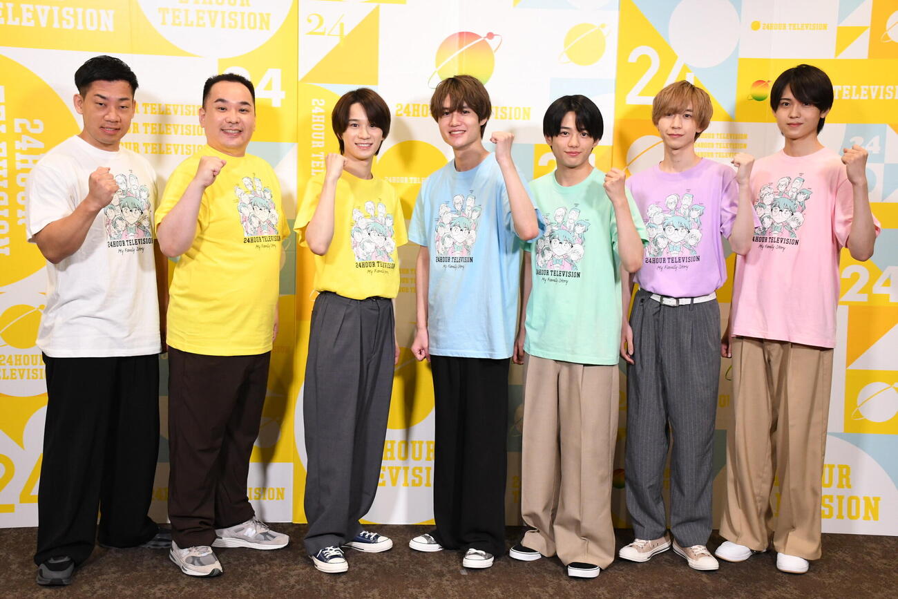 「24時間テレビ」ytvパートに出演する、左から、ミルクボーイ駒場孝志、内海崇、嶋﨑斗亜、大西風雅、AmBitious真弓孟之、AmBitious永岡蓮王、渡邉大我（撮影・阪口孝志）