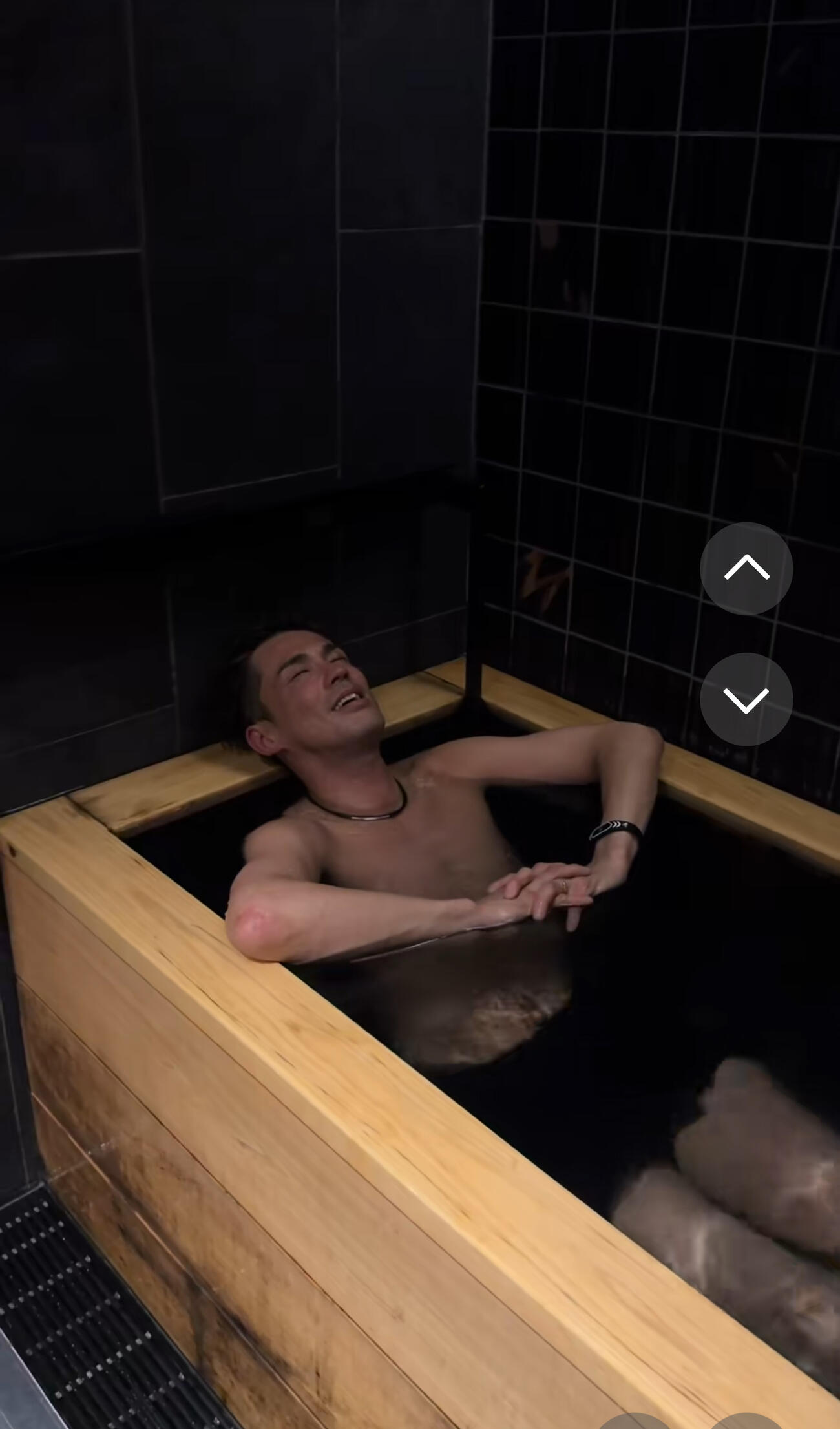 「売れねえかなあ」とつぶやく清水良太郎さん（清水良太郎さんのTikTokから）