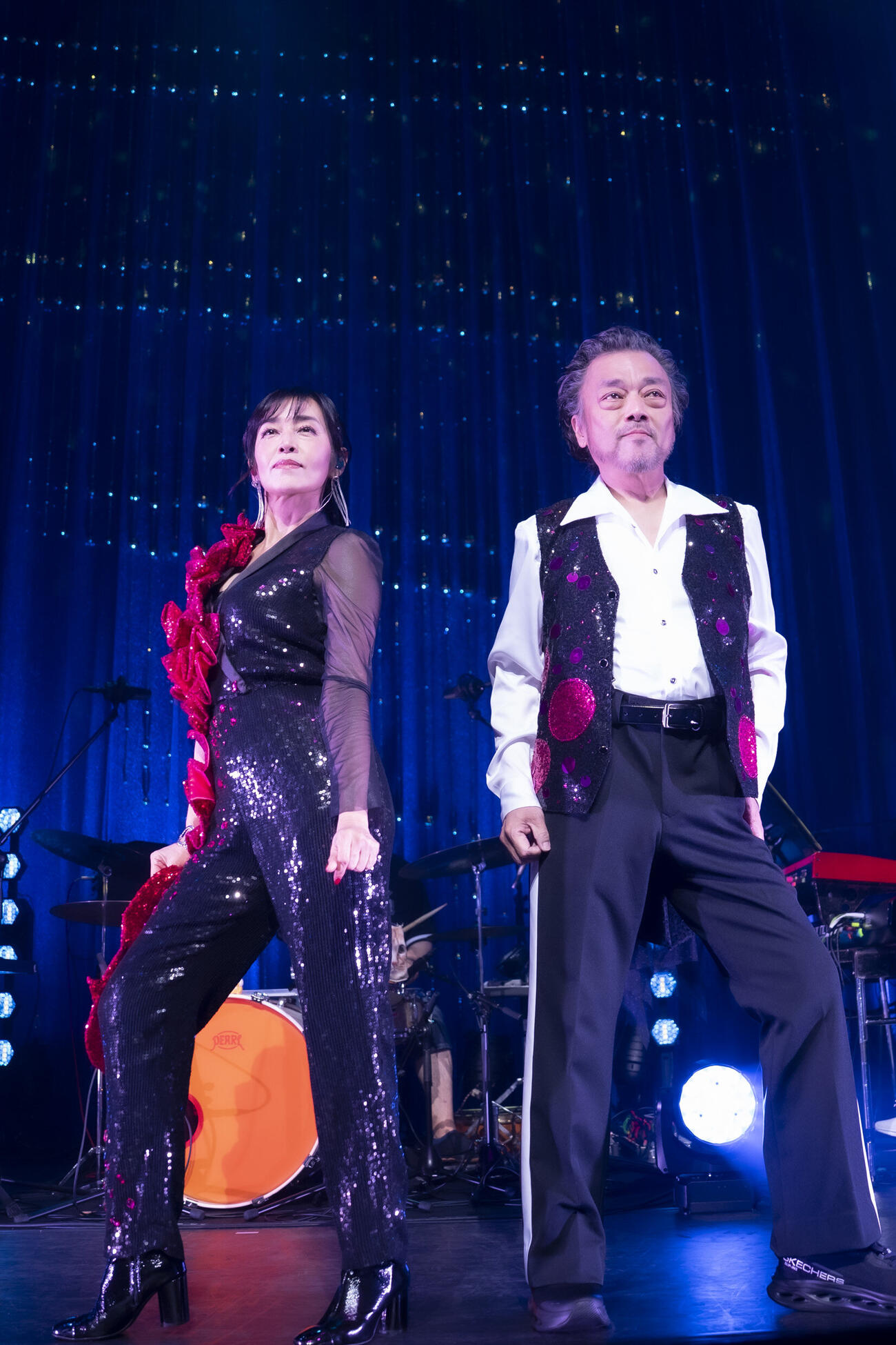 パパイヤ鈴木と共演する早見優