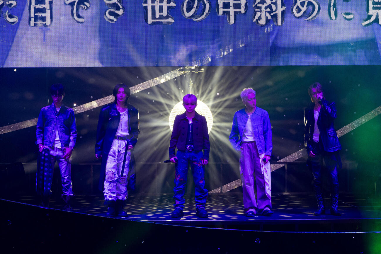 「STARGLOW 1st Fan Meeting　－STAR CRUISE Special Edition－」でパフォーマンスするSTARGLOW。左からGOICHI、ADAM、TAIKI、KANON、RUI（川島伸一、内田章哉、今村智哉撮影）
