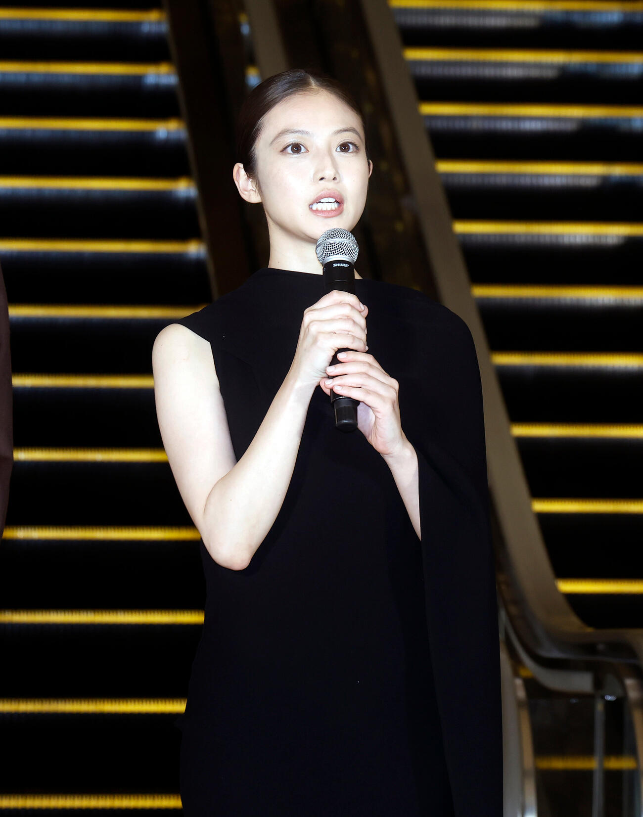 オープニングセレモニーに登壇した今田美桜（撮影・山本朝陽）