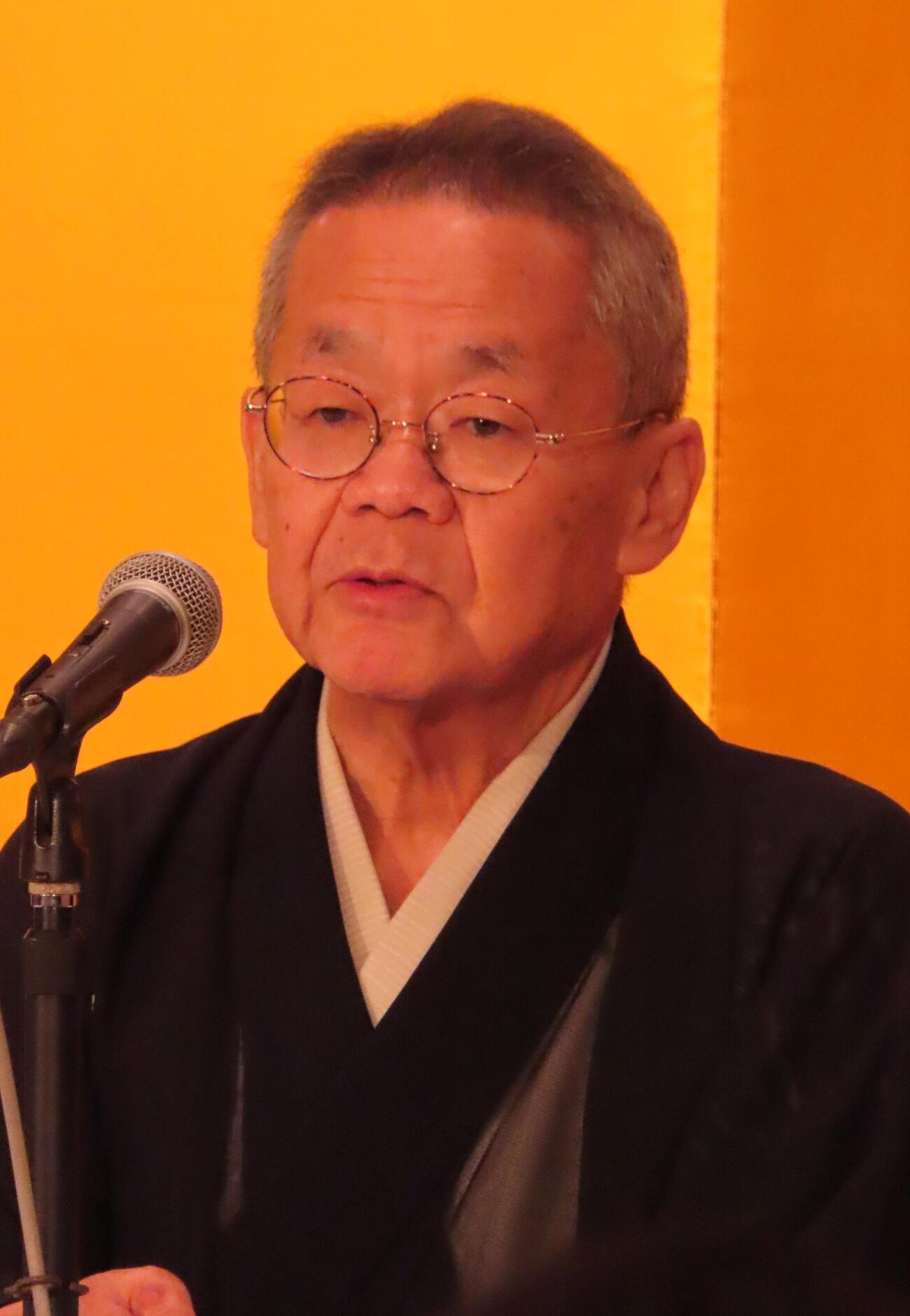 春風亭一花の真打ち昇進会見に出席した師匠の春風亭一朝