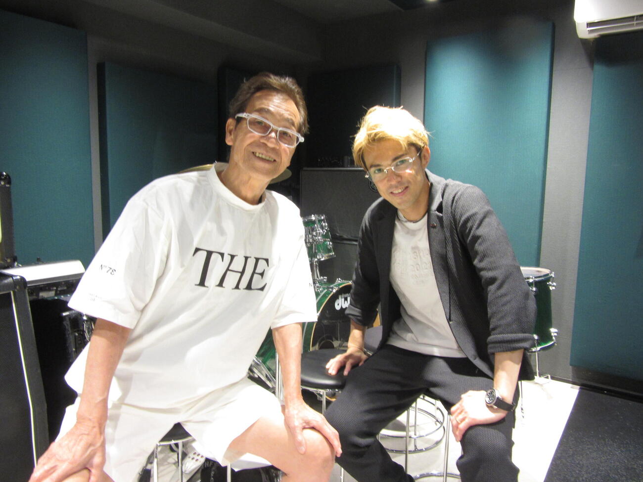 親子ものまねコンサートを開催する清水アキラ（左）と息子の清水良太郎さん（2026年5月撮影）