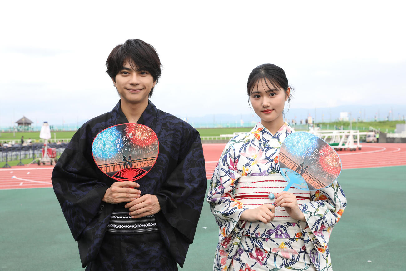 「長岡まつり大花火大会」を訪問したtimelesz佐藤勝利と原菜乃華