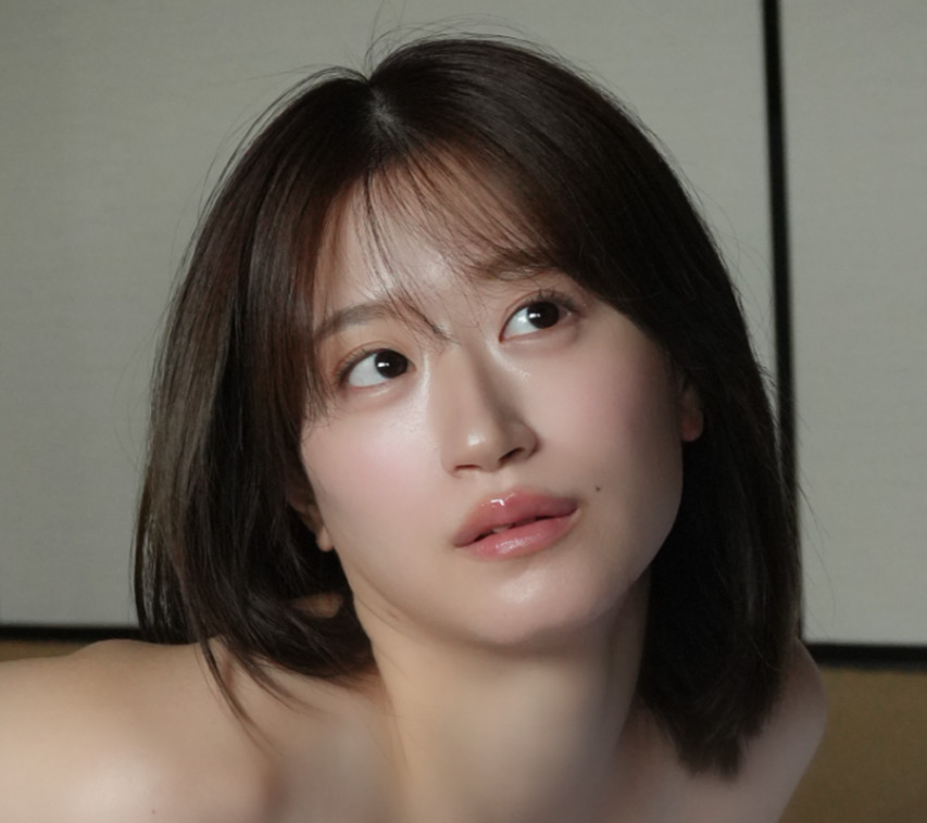 ランジェリー姿を披露した上西怜（上西怜のインスタグラムから）