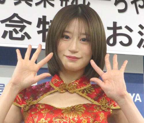 元NMB上西怜、谷間あらわ曲線美際立つ水色ランジェリー「上品な美しさに…」「大人っぽい」